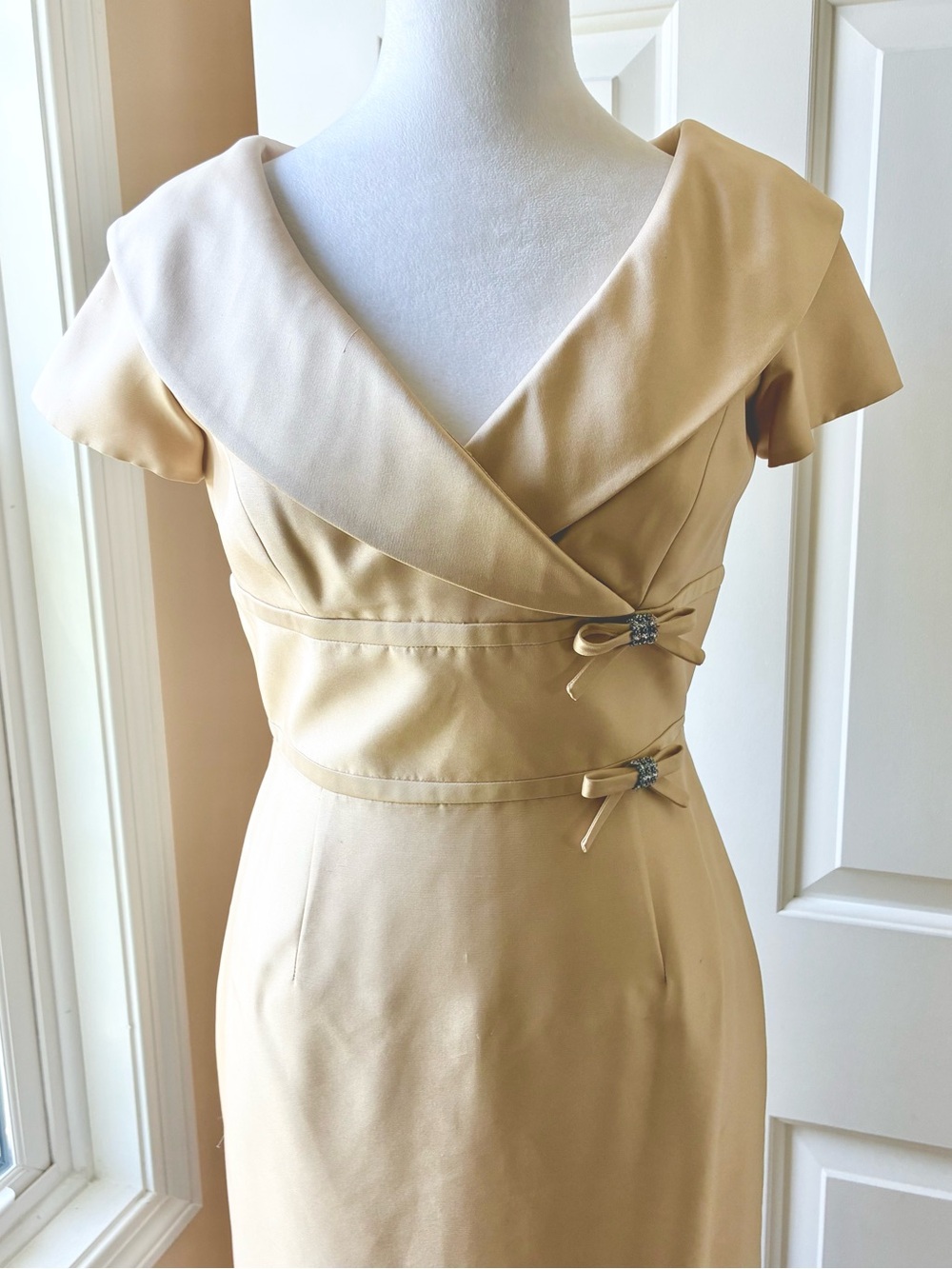 Talbots Classic Sheath Dress Retro Styling Cap Sleeve V-neckline Gold Size 2 - Picture 3 of 13